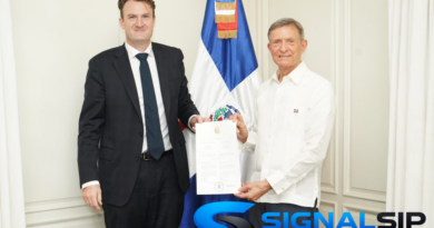 El Canciller Roberto Álvarez recibió copia de las cartas credenciales del nuevo embajador designado por Canadá.