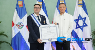 El canciller Roberto Álvarez entregó el galardón al embajador de Israel luego de cumplir su misión diplomática en el país.