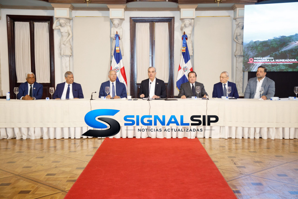 Gobierno refuerza la seguridad legal de áreas protegidas con la entrega de los primeros títulos de propiedad de Montaña La Humeadora y Loma Novillero