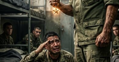 🚨 El sargento del lago creyó que el soldado novato era su sirviente personal, pero cuando le arreglaba el celular descubrió su secreto y su verdadero rango lo hizo llorar 😱 🚨 El sargento del lago creyó que el soldado novato era su sirviente personal, pero cuando le arreglaba el celular descubrió su secreto y su verdadero rango lo hizo llorar 😱