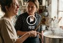 El patio trasero de la inmensa casa de campo estaba cubierto por el humo espeso y aromático del viejo fogón de leña. Doña Antonia, una mujer de manos curtidas por los años, llevaba desde las cinco de la mañana partiéndose el lomo para preparar un espectacular sancocho en una olla de barro gigante. Le estaba echando toda la carne, la yuca y las verduras frescas porque, para ella, cocinar en la leña era la chamba más sagrada para demostrarle amor a los suyos.